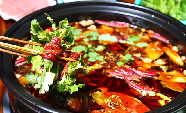 串串香加盟店，味道好人氣高易賺錢(qián)!