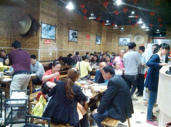 串串香店廚房的設計與布局