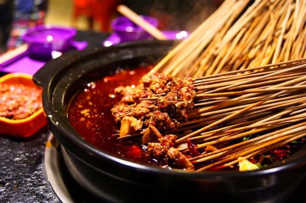  一杯啤酒一把串兒，灌縣老媽陪你迎接暖春 