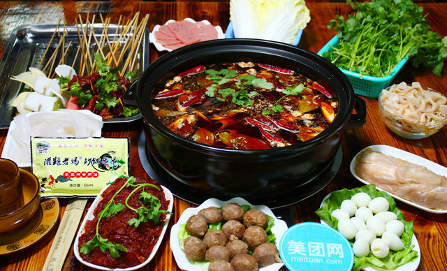 串串香加盟店：講培訓禮儀知識來提升服務態度