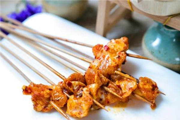 成都灌縣老媽串串香加盟店加盟費用高不高？